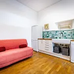 Yd Bright 2-bedroom Retreat With Elevator