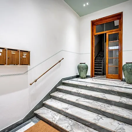 Yd Bright 2-bedroom Retreat With Elevator * Florencie