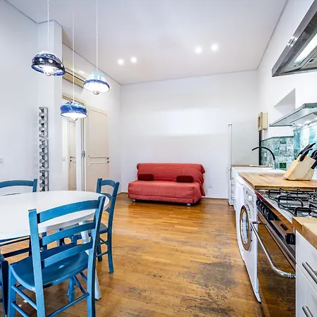 Yd Bright 2-bedroom Retreat With Elevator Florencie