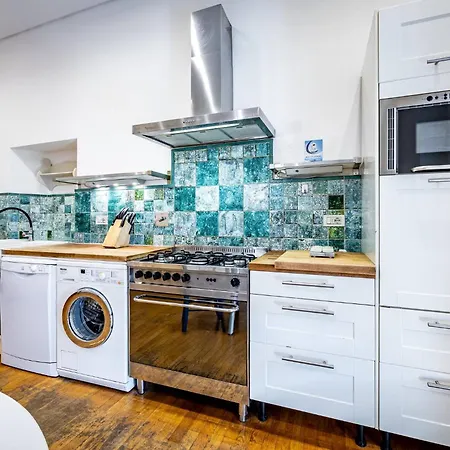 Yd Bright 2-bedroom Retreat With Elevator