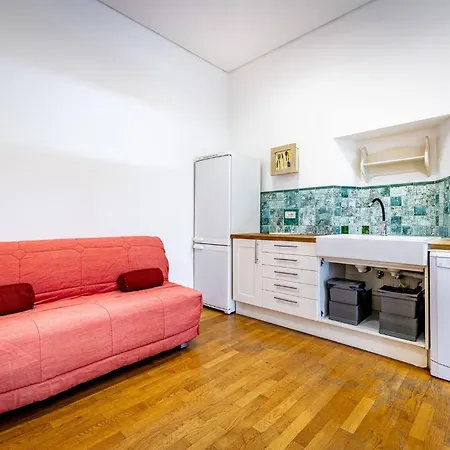 Yd Bright 2-bedroom Retreat With Elevator