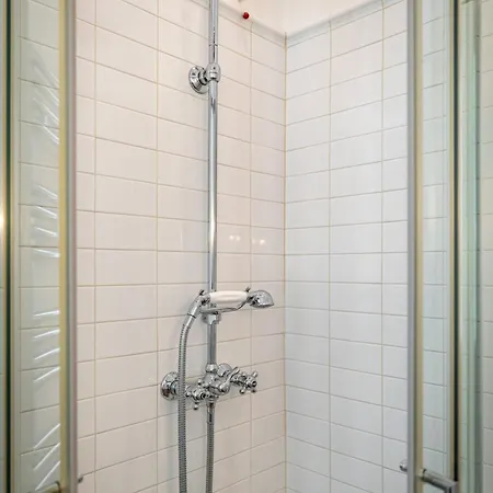 Lejlighed Yd Bright 2-bedroom Retreat With Elevator