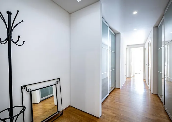 Yd Bright 2-bedroom Retreat With Elevator Апартаменты *