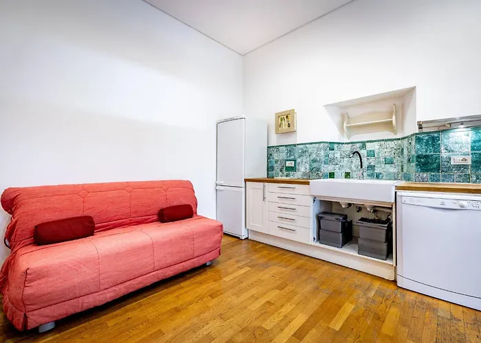 Yd Bright 2-bedroom Retreat With Elevator