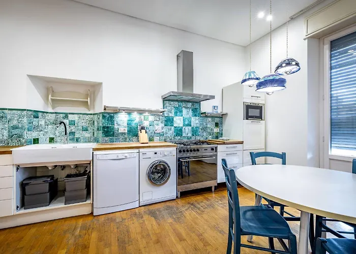 Yd Bright 2-bedroom Retreat With Elevator Флоренция